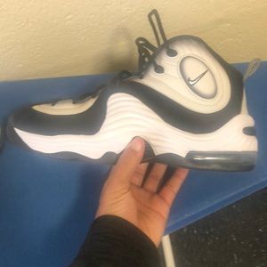 Penny hardaways only been worn once on sell got them for 190 size 8.5/ 9